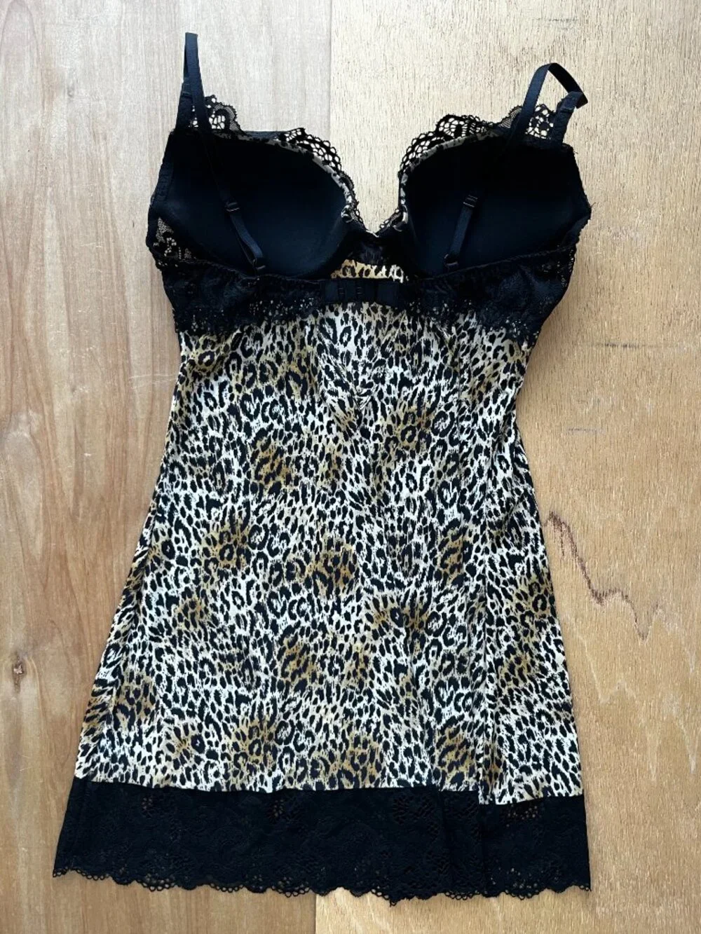 VICTORIA’S SECRET CHEETAH PRINT SILVER TAB PADDED SLIP Women’s sz 34B Black Lace